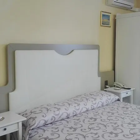劳拉克里斯蒂娜酒店 3* 马尔切西内